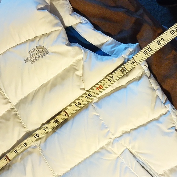 THE NORTH FACE Women's Nuptse 700 Vest White - Picture 14 of 15